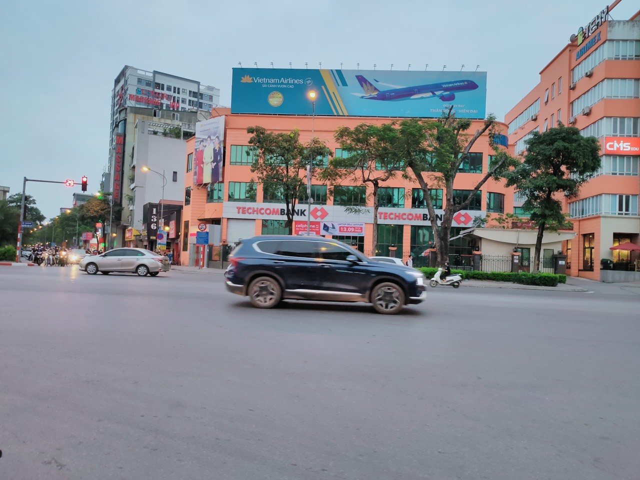 Bán nhà mặt phố Nguyễn Sơn- Vị trí trung tâm-kinh doanh-143m2-24.3 tỷ