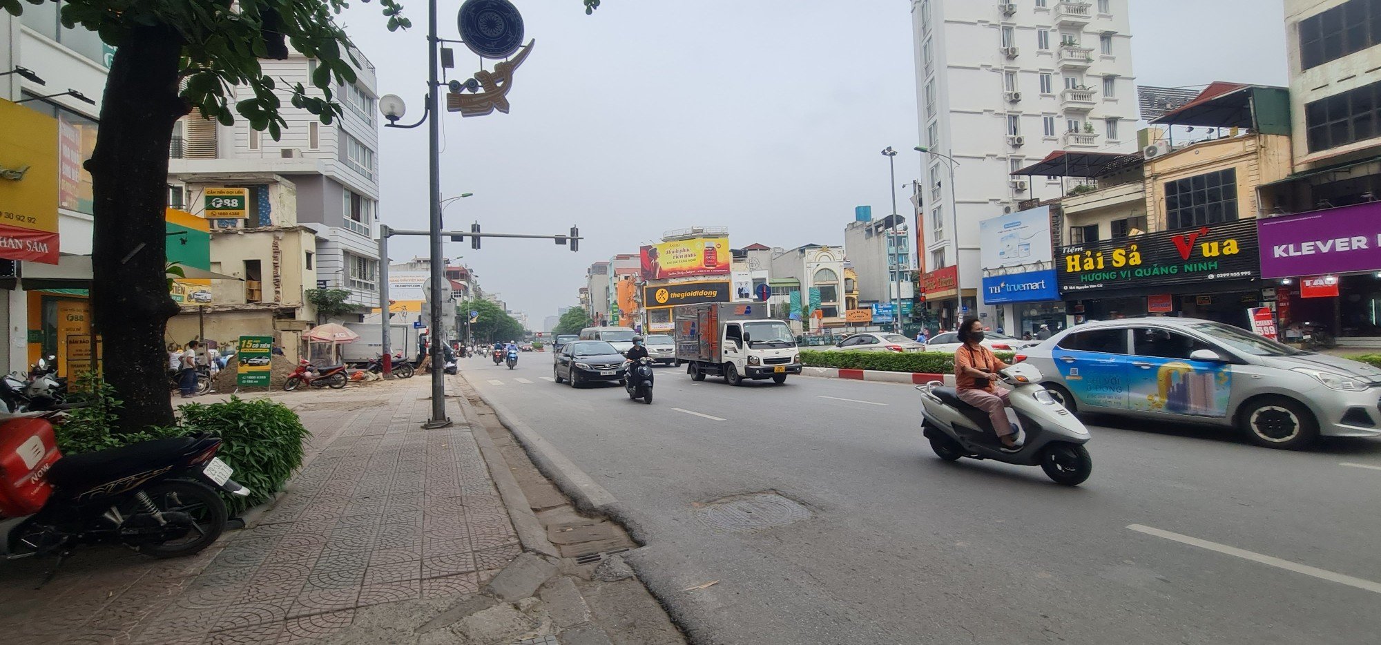 Bán nhà Nguyễn Văn Cừ- Gara ô tô vào nhà- mặt tiền 5m-10 tỷ hơn