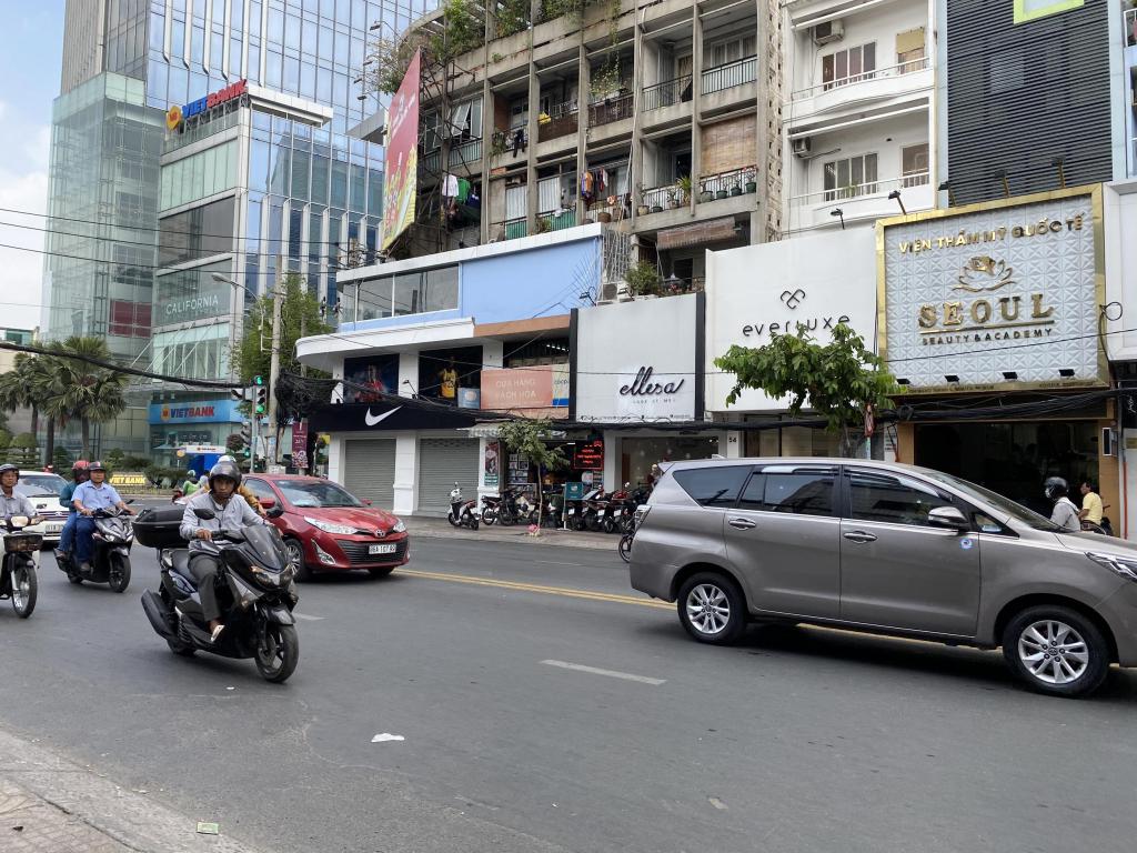Cần bán Nhà mặt tiền đường Nguyễn Giản Thanh, Phường 15, Diện tích 60m², Giá 18 Tỷ