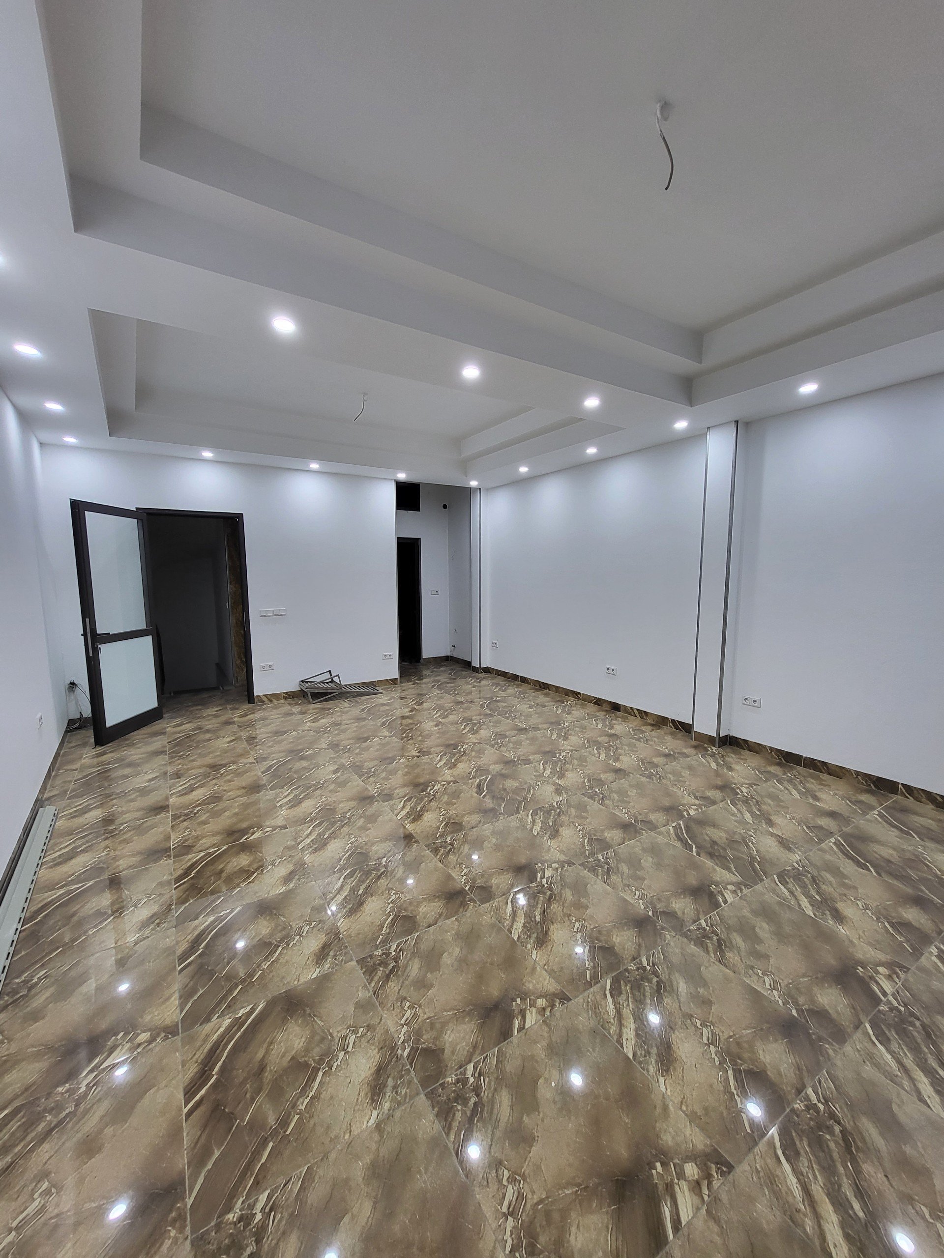 Cho thuê nhà mặt phố Phường Thanh Lương, DT 70m2 x 7 tầng, nhà mới có thang máy, nở hậu 4