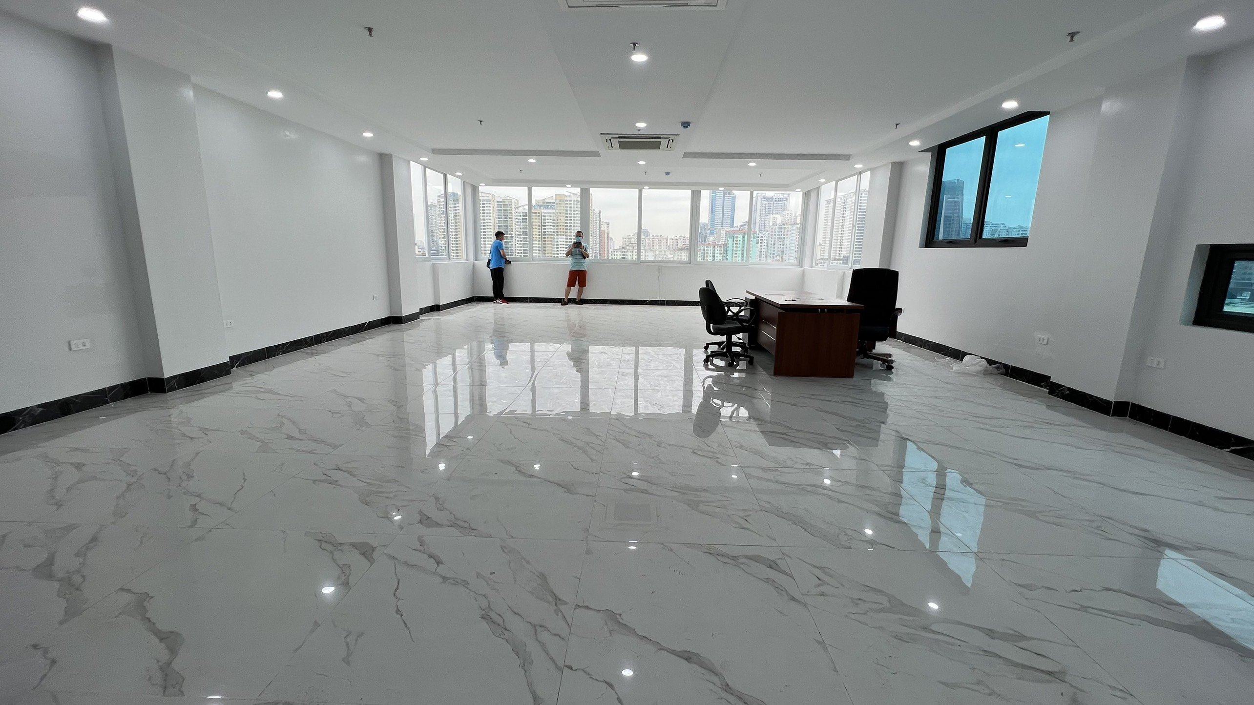 Chính chủ cho thuê tòa văn phòng 125 m2 x 9 tầng thông sàn Hoàng Quốc Việt, Cầu Giấy 130 triệu/ tháng 2