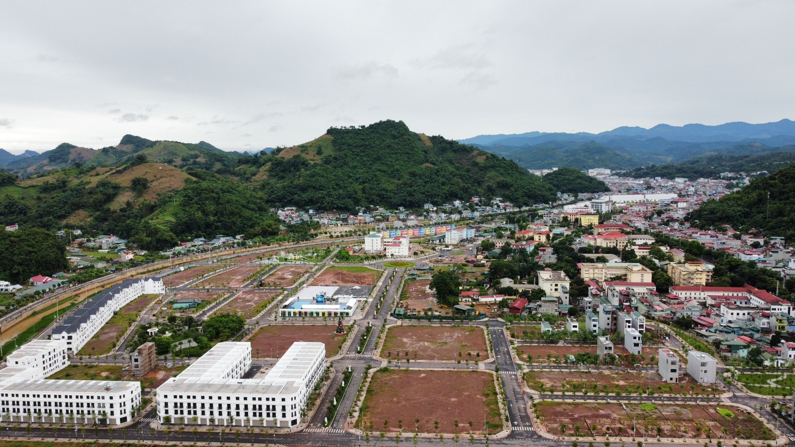 Bán đất nền dự án mặt tiền Phường Chiềng An Thành phố Sơn La Sơn La, hướng Tây Nam, có Sổ hồng, giá 1.7 tỷ 3