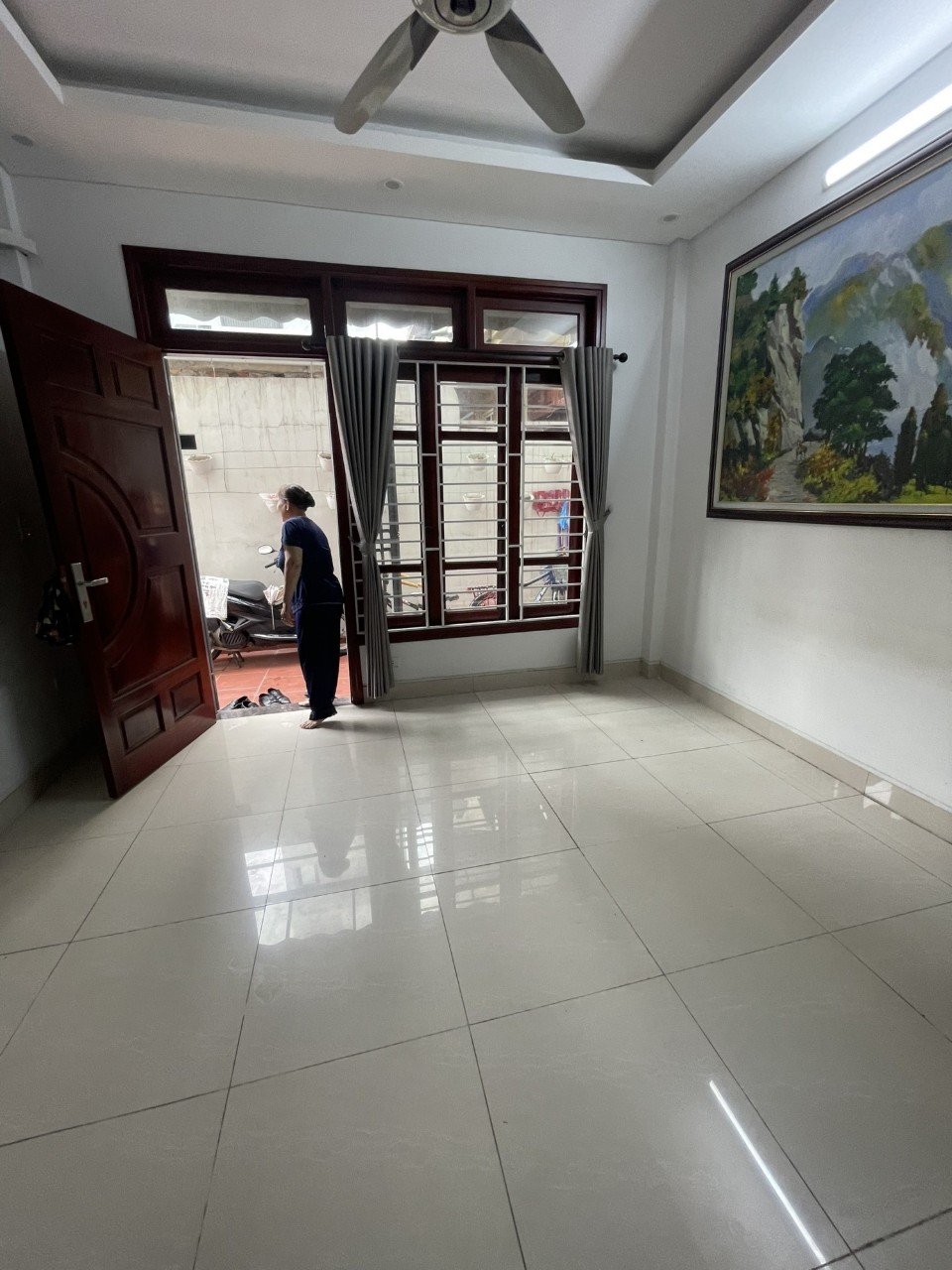 Bán nhà Ngô Gia Tự, Long Biên, 150m chung,30m riêng,5 tầng, full đồ,nở hậu, ô tô, chỉ 3 tỷ hơn. 3