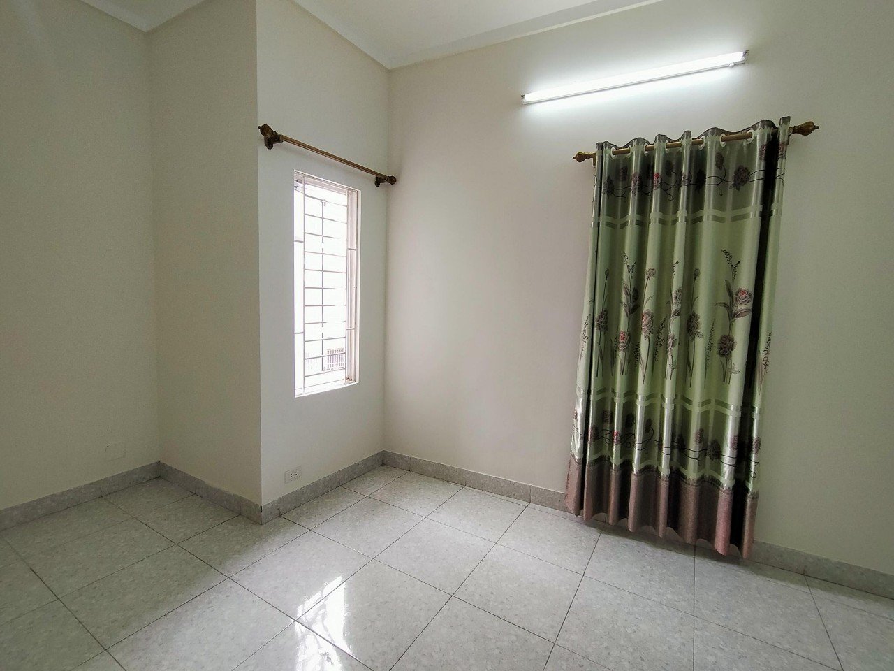 Bán nhà Ngô Gia Tự,Long Biên, 46m,3 tầng,3 ngủ,ở ngay, chỉ 2 tỷ hơn