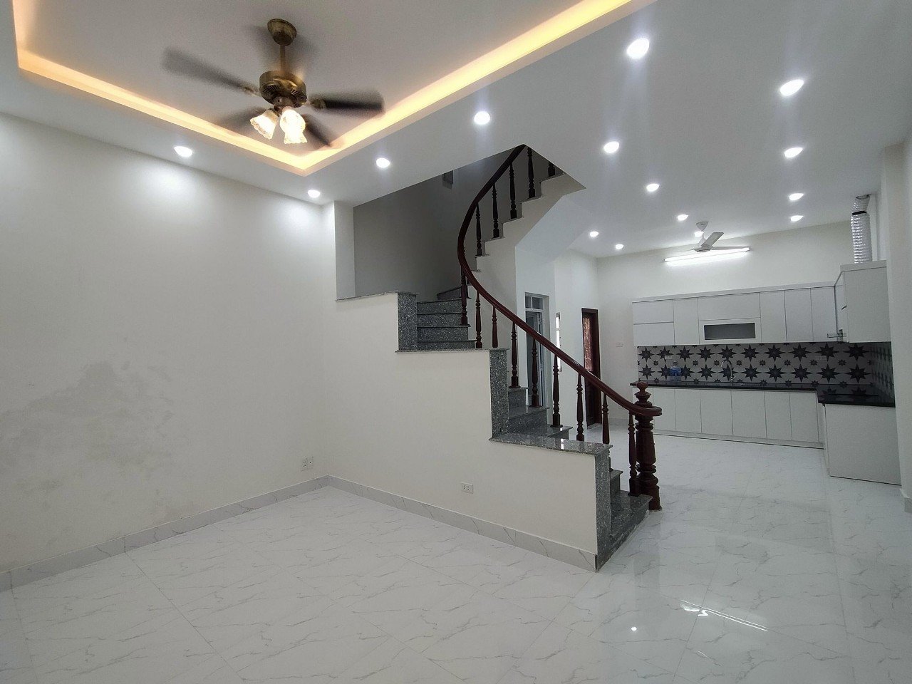 Bán nhà Ngô Gia Tự,Long Biên, 46m,3 tầng,3 ngủ,ở ngay, chỉ 2 tỷ hơn 4