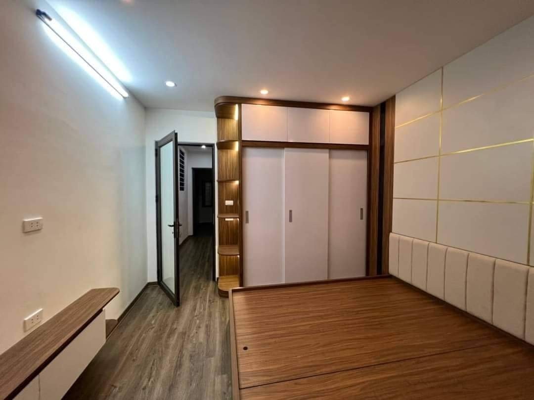 Bán nhà Ngọc Lâm, Long Biên, gần 40m, 5 tầng,4 ngủ, LÔ GÓC,ô tô, ở ngay chỉ 3 tỷ.