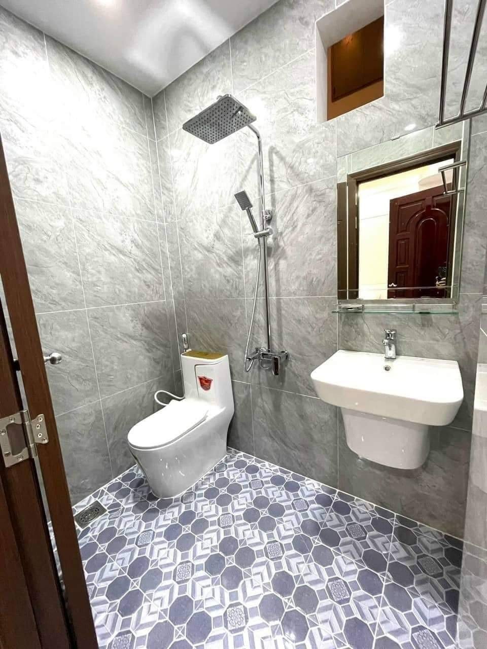 Bán nhà Ngọc Lâm, Long Biên, gần 40m, 5 tầng,4 ngủ, LÔ GÓC,ô tô, ở ngay chỉ 3 tỷ. 4