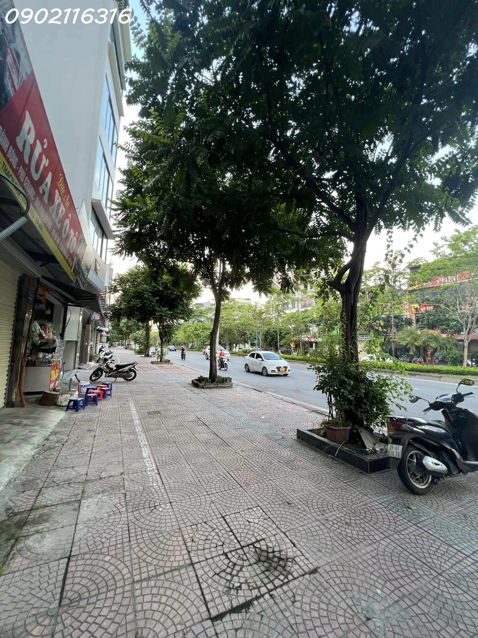 Mặt phố Cổ Linh, quận Long Biên. 109m2, MT 6m vuông vắn. Giá chào 200 triệu/m2 3