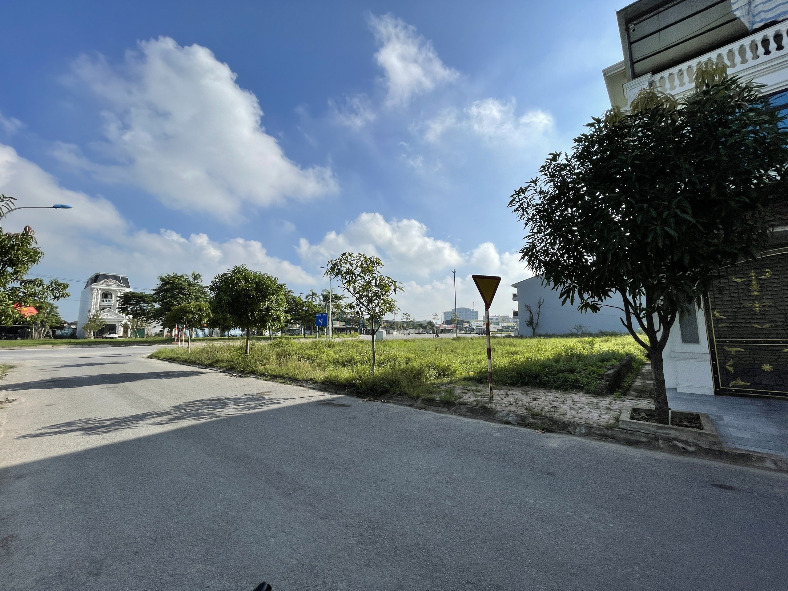 Đất kinh doanh mặt đường 72m phường Quán Bàu giá đầu tư 3