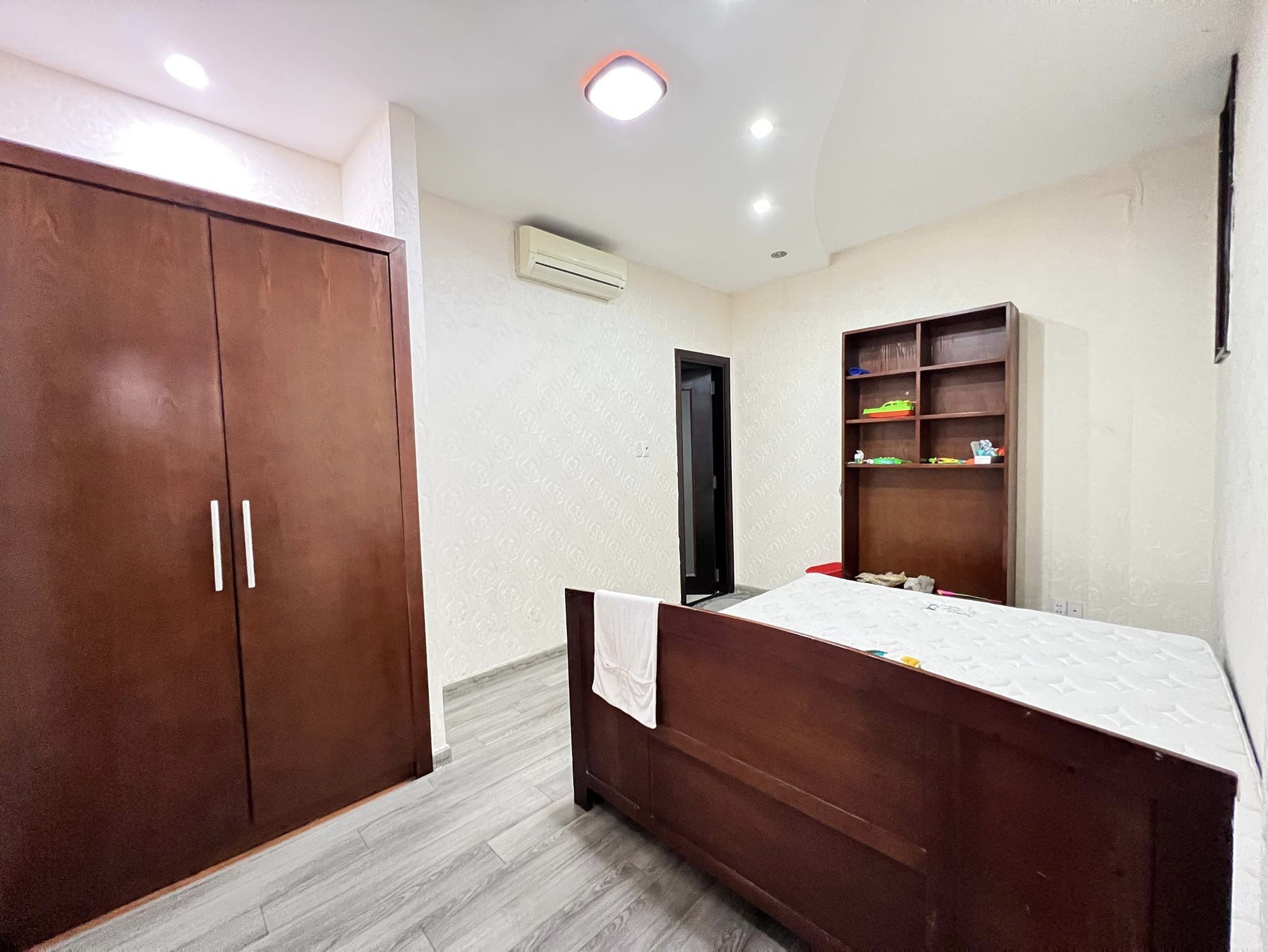 NHÀ ĐẸP TRUNG TÂM QUẬN 7, 4 TẦNG, 80m2, ĐƯỜNG LỚN, Ô TÔ QUAY ĐẦU, NHĨNH 8 TỶ 2