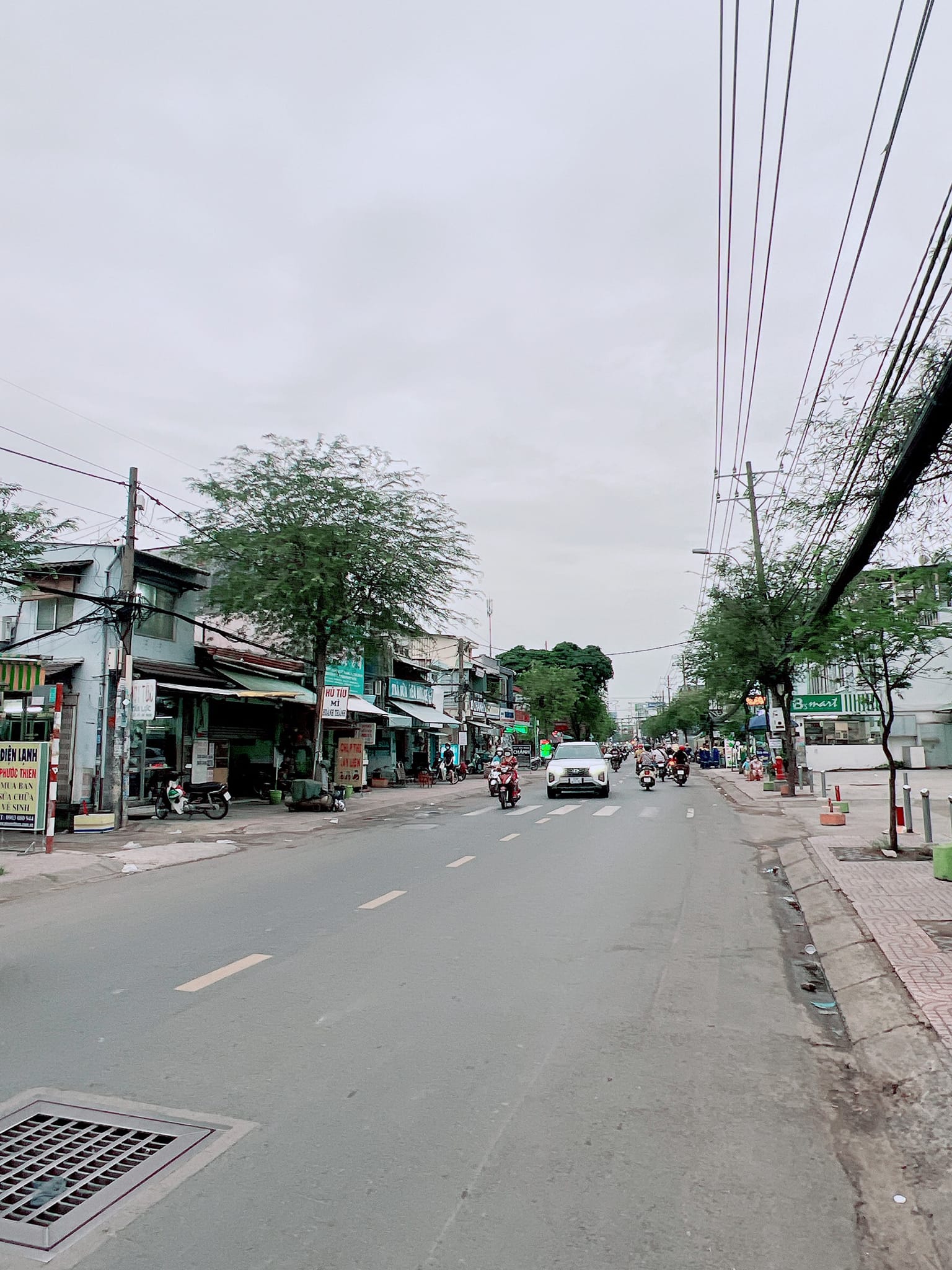 MẶT TIỀN KINH DOANH SẦM UẤT LÝ CHIÊU HOÀNG- NỞ HẬU