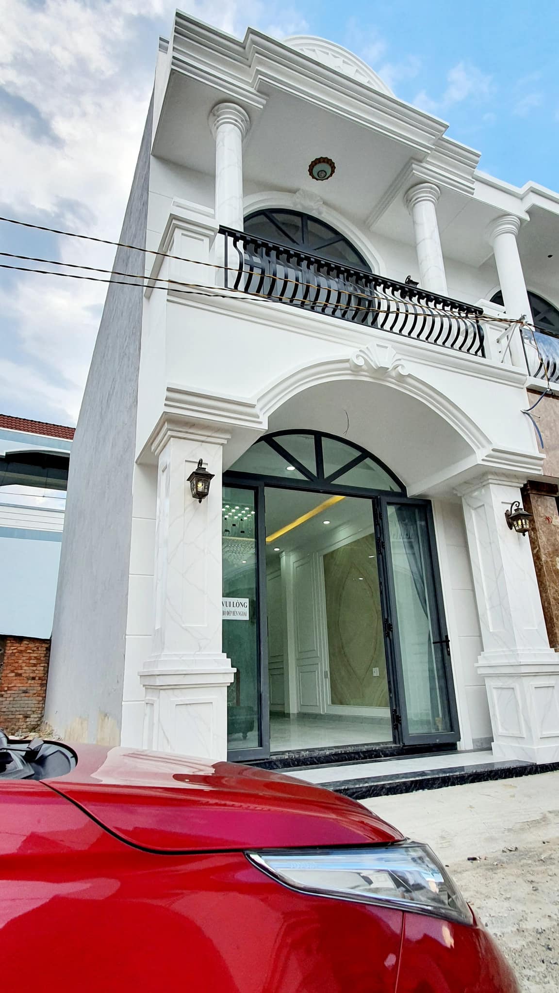 Nhà lầu tân cổ điển 03 phòng ngủ, 84m2 SHR thổ cư, gần sân bay Biên Hòa, đại học Lạc Hồng, giá cực tốt. 1