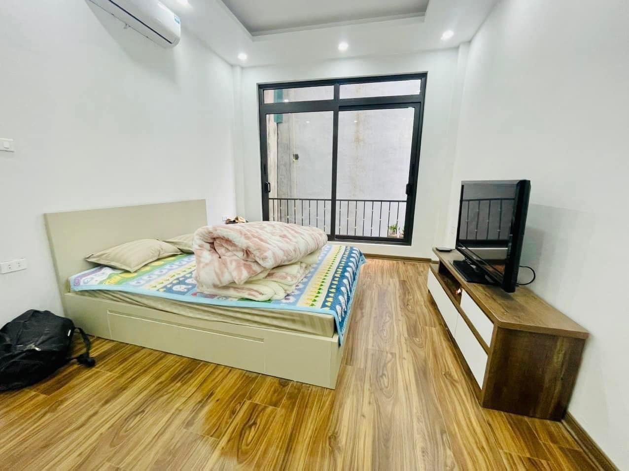 Rẻ hiếm! THÁI HÀ, 2 thoáng, bagac đua, sát oto, mới tinh, ở ngay, 36.8m2*4T 2