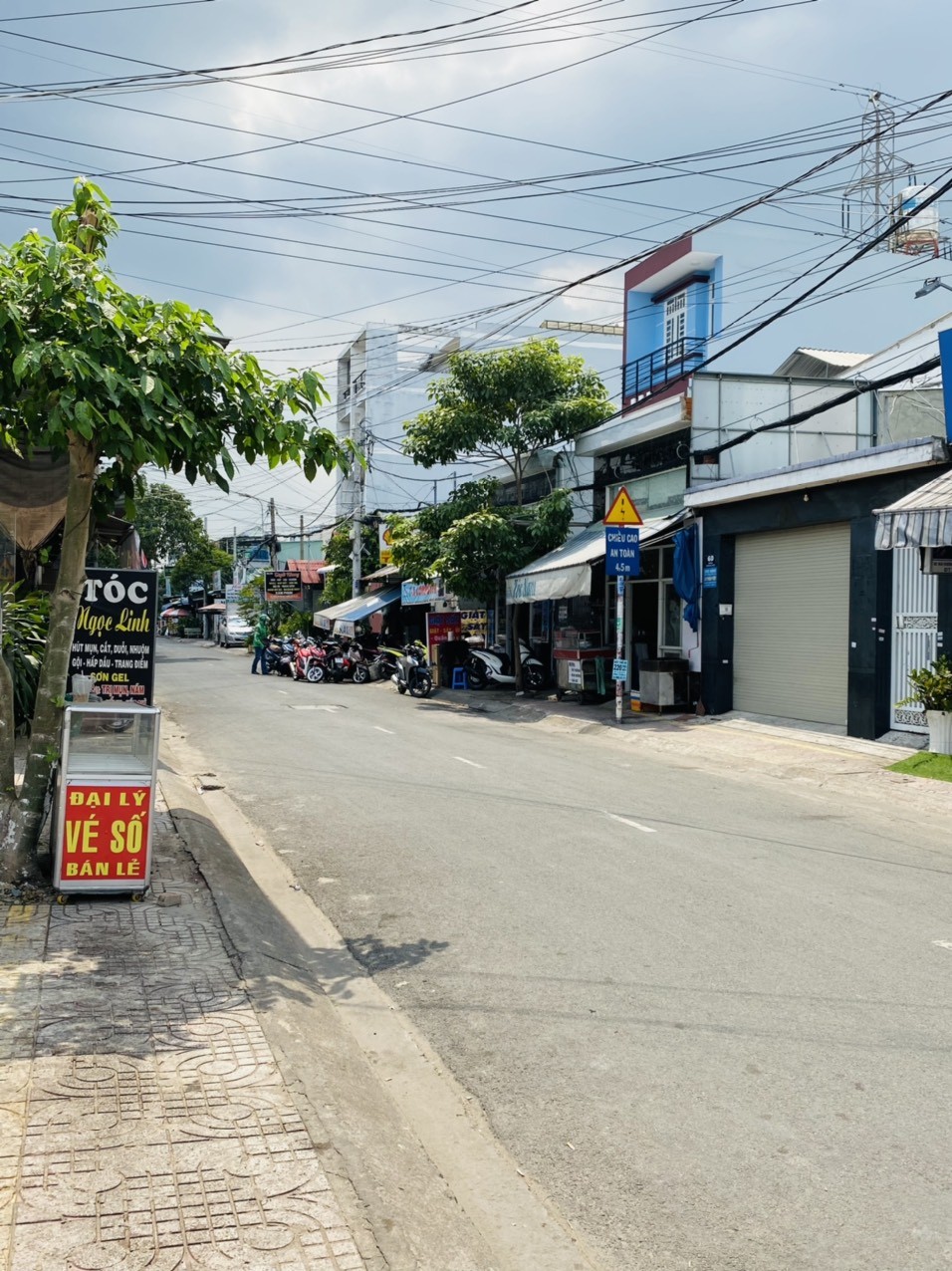 Cần Bán CĂN NHÀ Mặt Tiền Đường Bùi Dương Lịch, Bình Tân 2