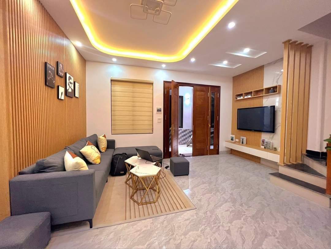 Nhà Bạch Mai gần công an phường  40m2, MT  rộng, 4T ở luôn, giá rẻ chỉ 3 tỷ 6. LH 0987136162 3