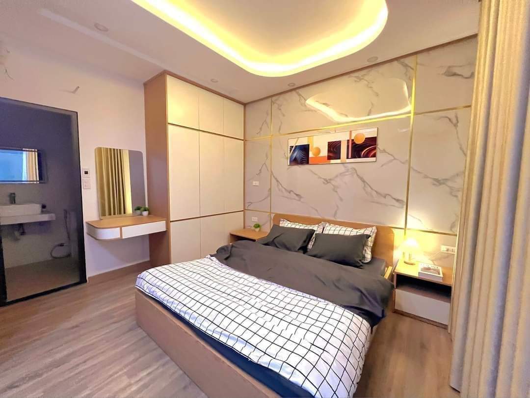 Nhà Bạch Mai gần công an phường  40m2, MT  rộng, 4T ở luôn, giá rẻ chỉ 3 tỷ 6. LH 0987136162 4