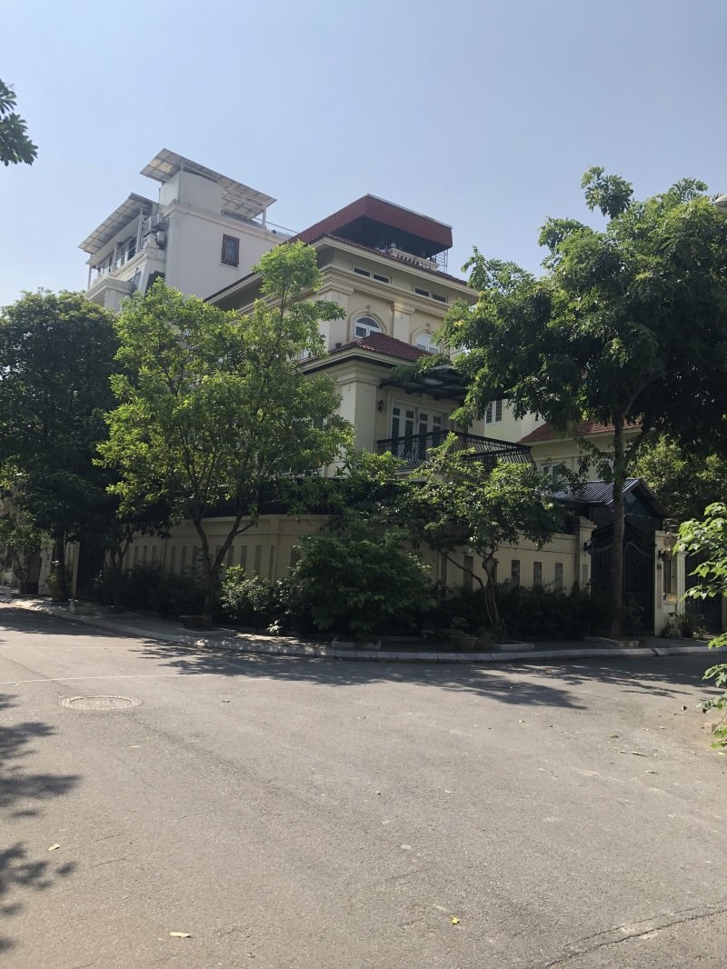 Bán nhà biệt thự đơn lập, căn góc 2 mặt đường khu BT03 - Khu đô thị Việt Hưng LH 0917.690.366