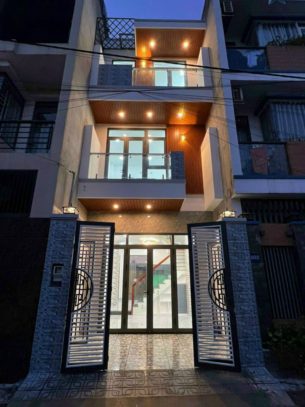 Bán nhà đường Lò Lu, mới 100%, xe hơi đậu được trong nhà 2