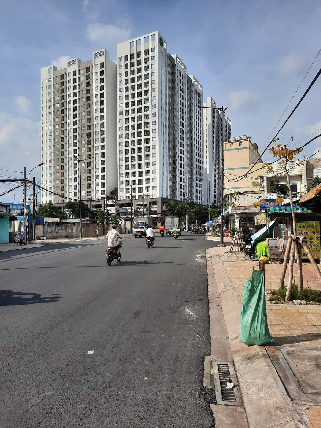 Gấp bán, Bán đất Tân Phú, góc 2 mặt tiền, không có lộ giới đường, có lề rộng 3