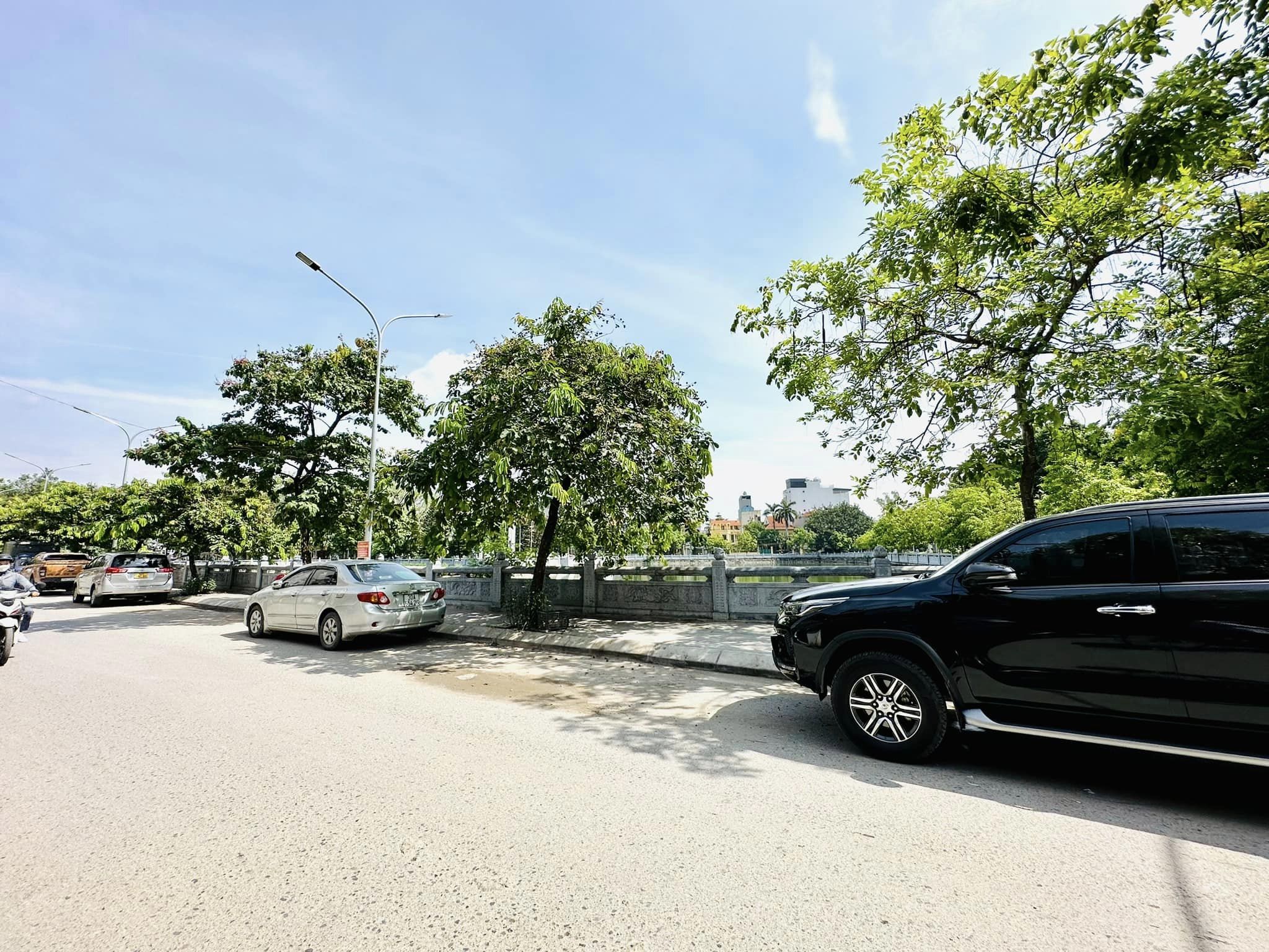 Bán nhà Phú Diễn - Cầu Diễn 42m2 x5T, gara ô tô, gần phố, giá cực hiếm trong khu vực 4