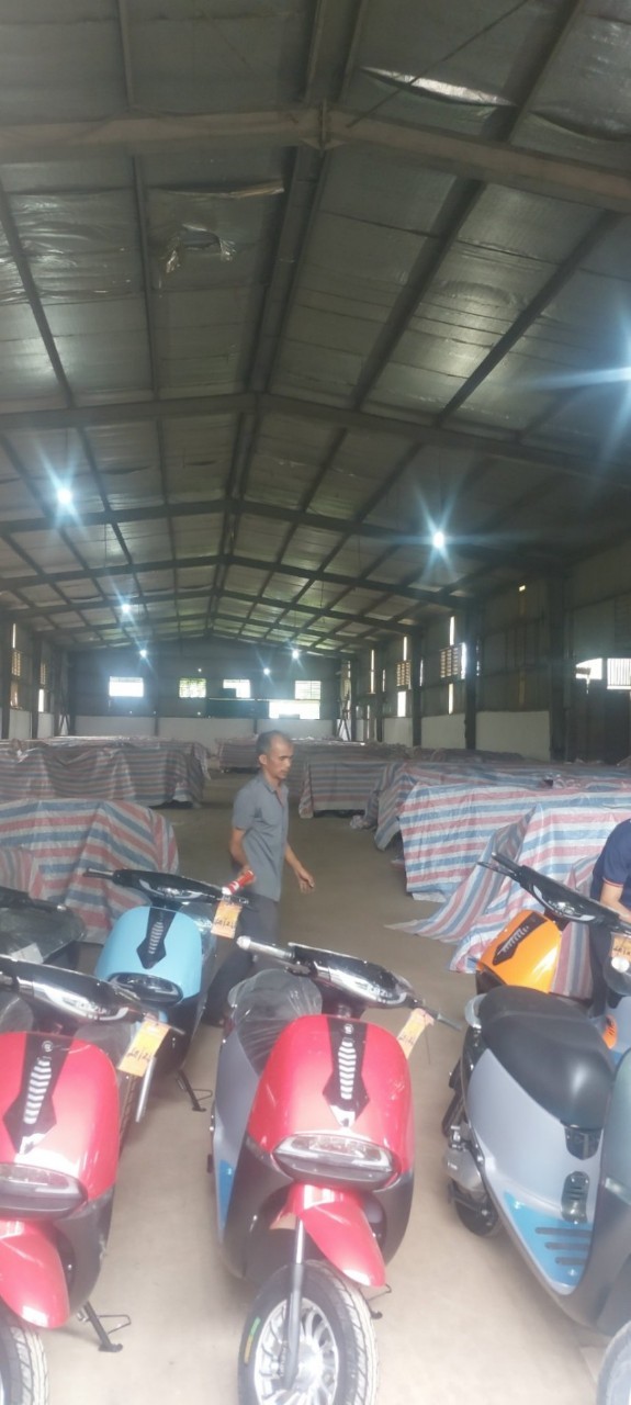 Cho thuê kho xưởng tại Ngã tư Trạm Trôi, Hà Nội. diện tích 1100m contaiiner đỗ cửa, sân rộng 2