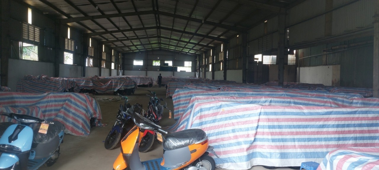 Cho thuê kho xưởng tại Ngã tư Trạm Trôi, Hà Nội. diện tích 1100m contaiiner đỗ cửa, sân rộng 3