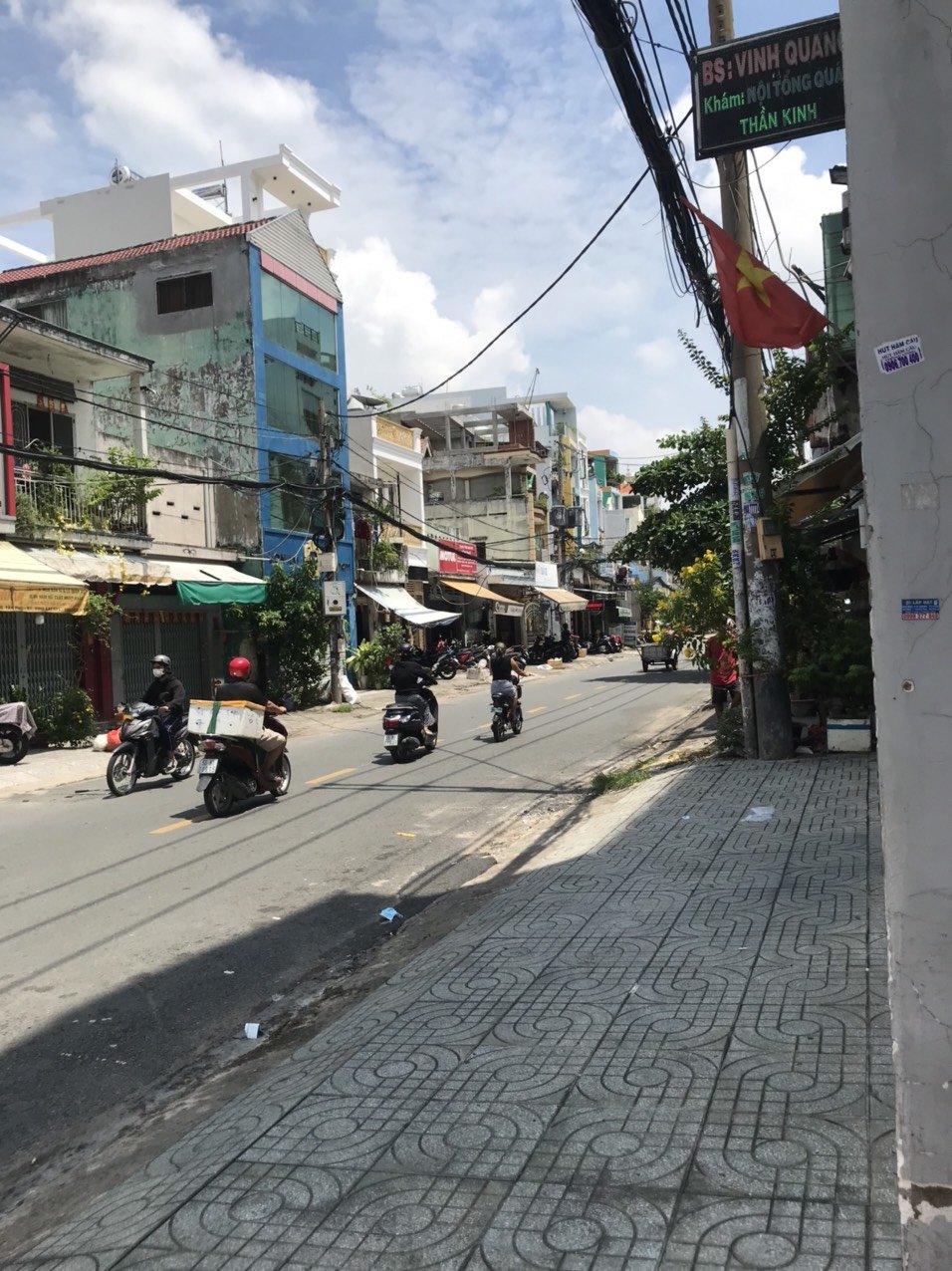 Bán nhà 2MT Khuông Việt cách Đầm Sen 600M ,90M2 1 trệt 1 lầu 4