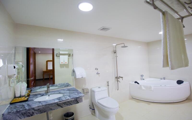 Cần bán  khách sạn 3 sao 11 tầng 139 phòng   sát  Vịnh Hạ Long -  trung tâm Bãi Cháy, Hạ Long, Quảng Ninh 3