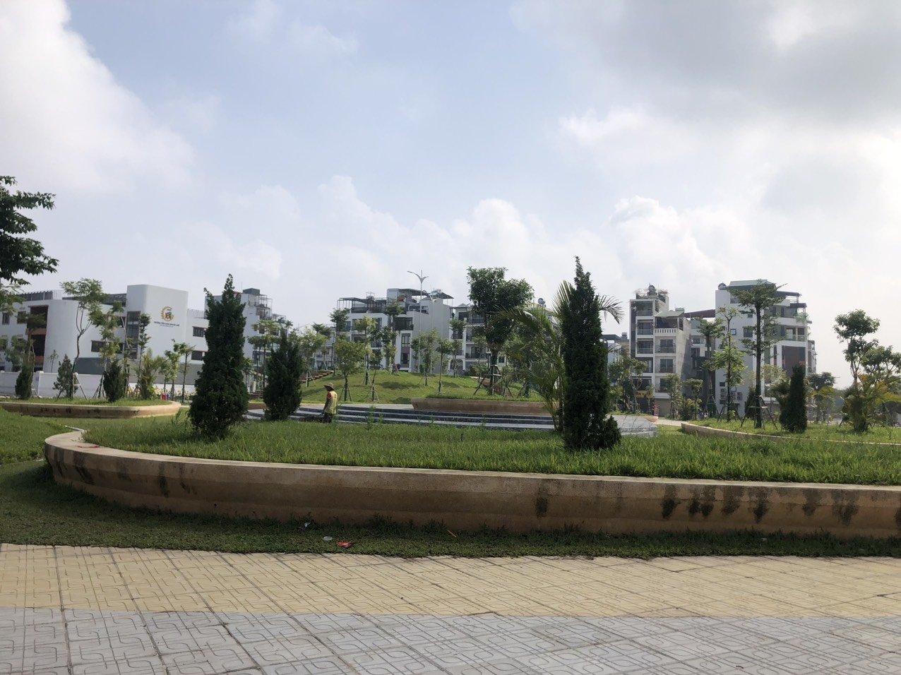 Bán đất Ngọc Thuỵ View Vườn Hoa, Vỉa Hè, 100 m2, chỉ nhĩnh 14 tỷ. 2