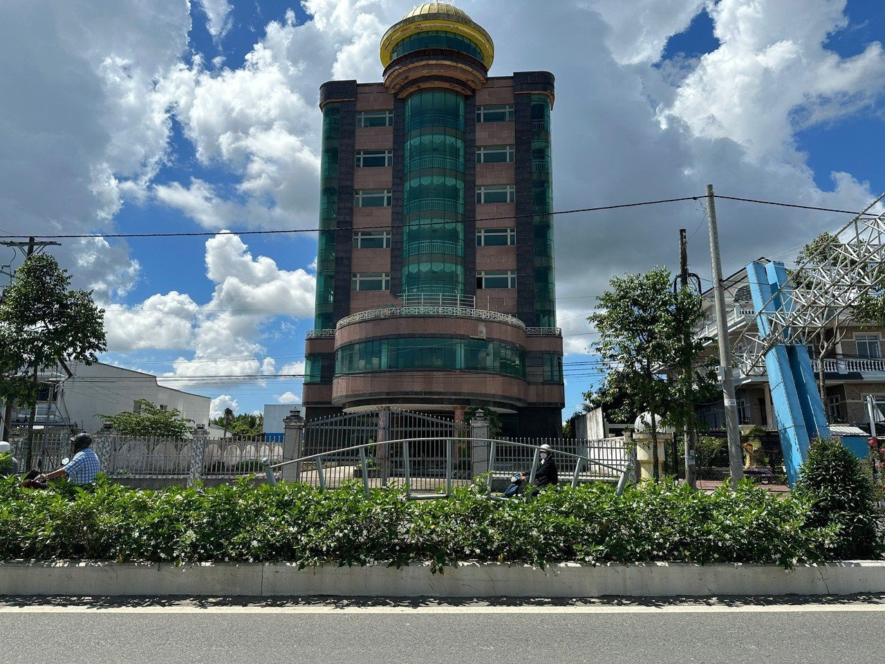 CHÍNH CHỦ Cần Bán 1 Tòa Nhà Bệnh Viện Trường Học Ở  Đường Nguyễn Trãi Thành Phố Cà Mau 2