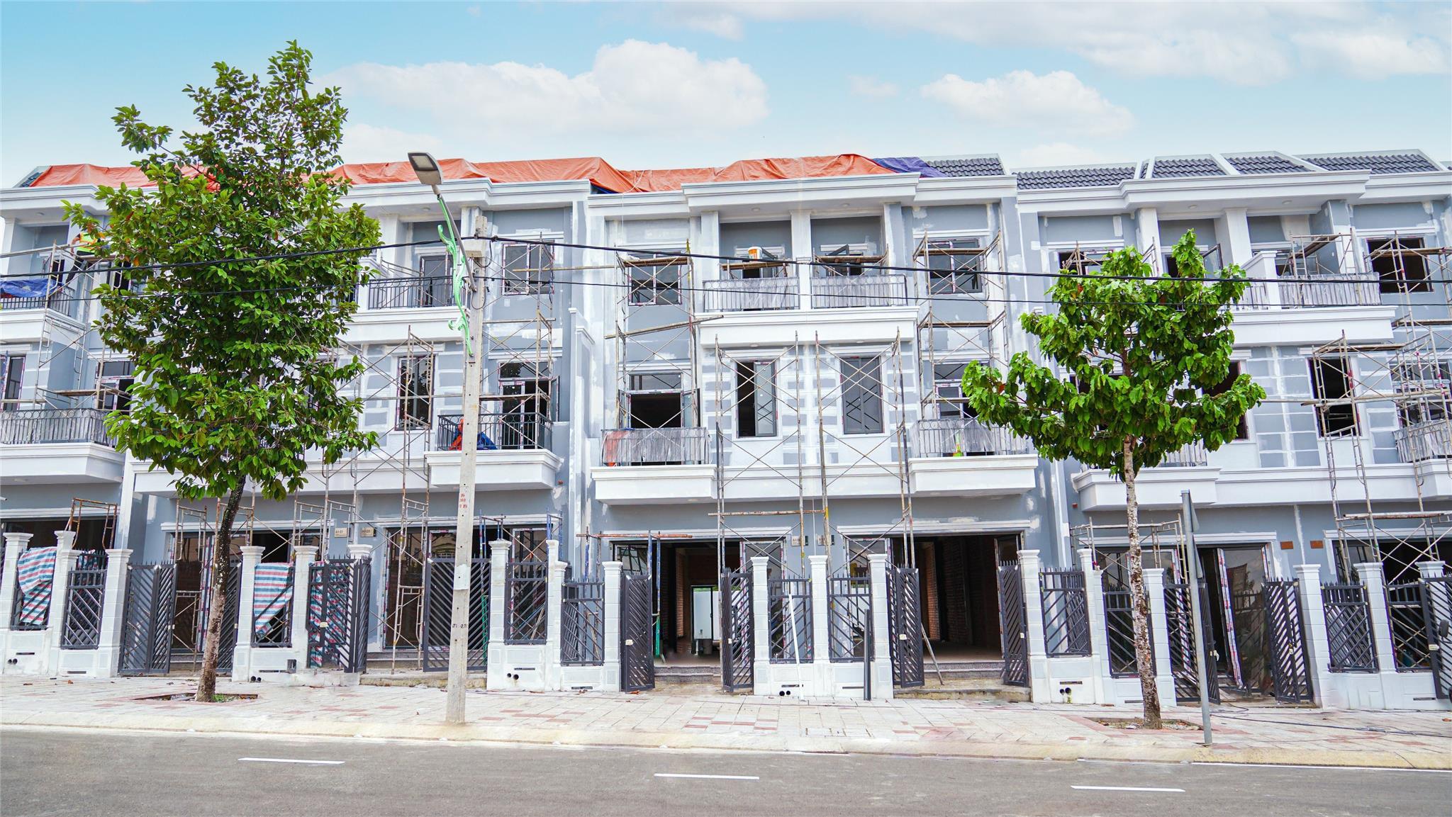 Bán nhà 2 lầu 1 trệt ở ngay trung tâm thành phố Đồng Xoài tỉnh Bình Phước 1