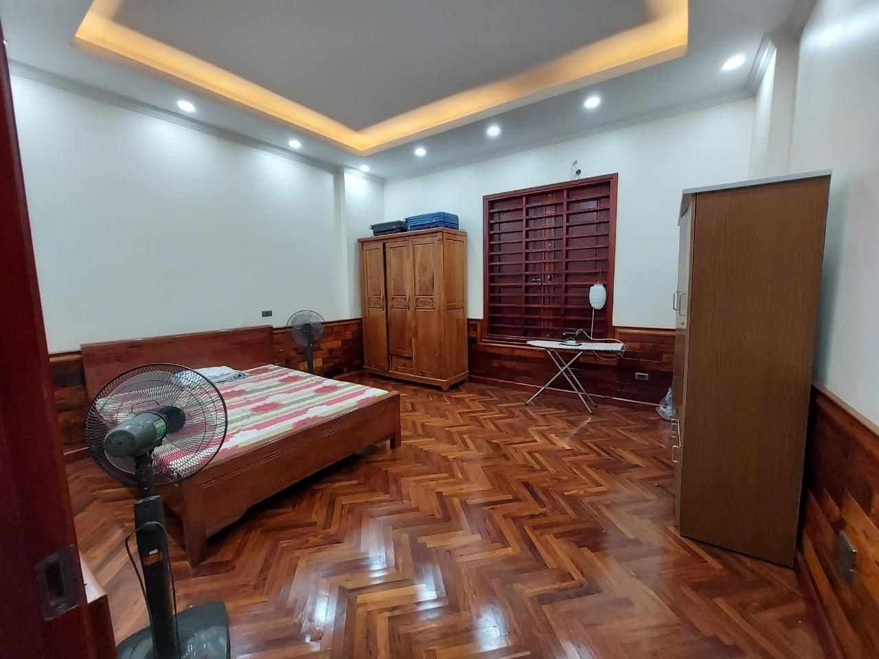 BÁN NHÀ NGUYỄN VĂN CỪ, LONG BIÊN. VỈA HÈ, KINH DOANH, GARA, VIEW HỒ. DT60m, 11 TỶ. 5