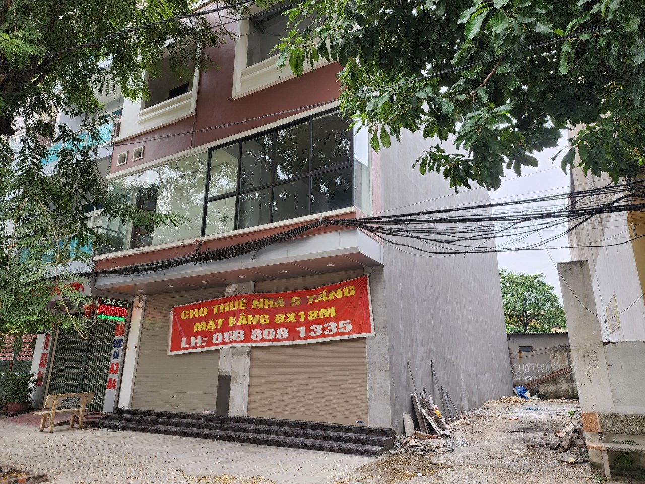 Chính chủ Cho thuê toà nhà 5 tầng gồm 2 lô mb liền kề MT8m làm văn phòng cửa hàng – Đường Kinh 4