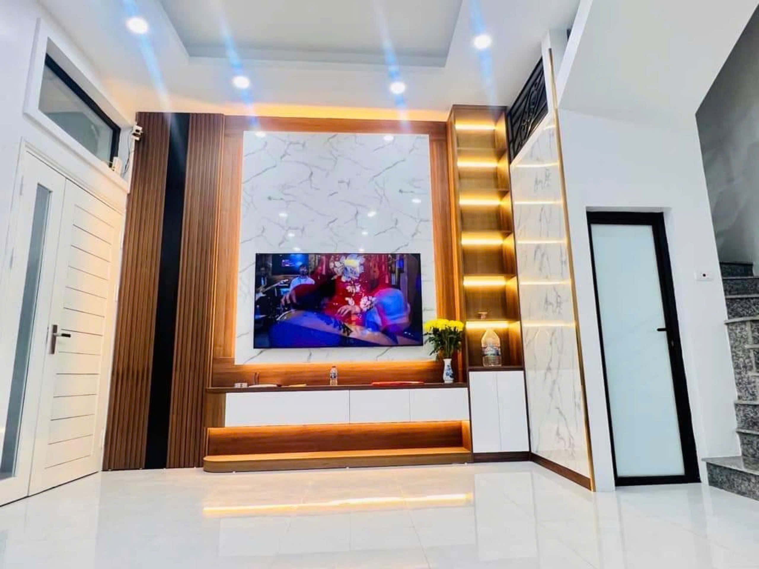 BÁN GẤP CĂN NHÀ THANH XUÂN,DT 51m2,MT 5M2 giá 7ty fun nội thất bên trong 0832865116