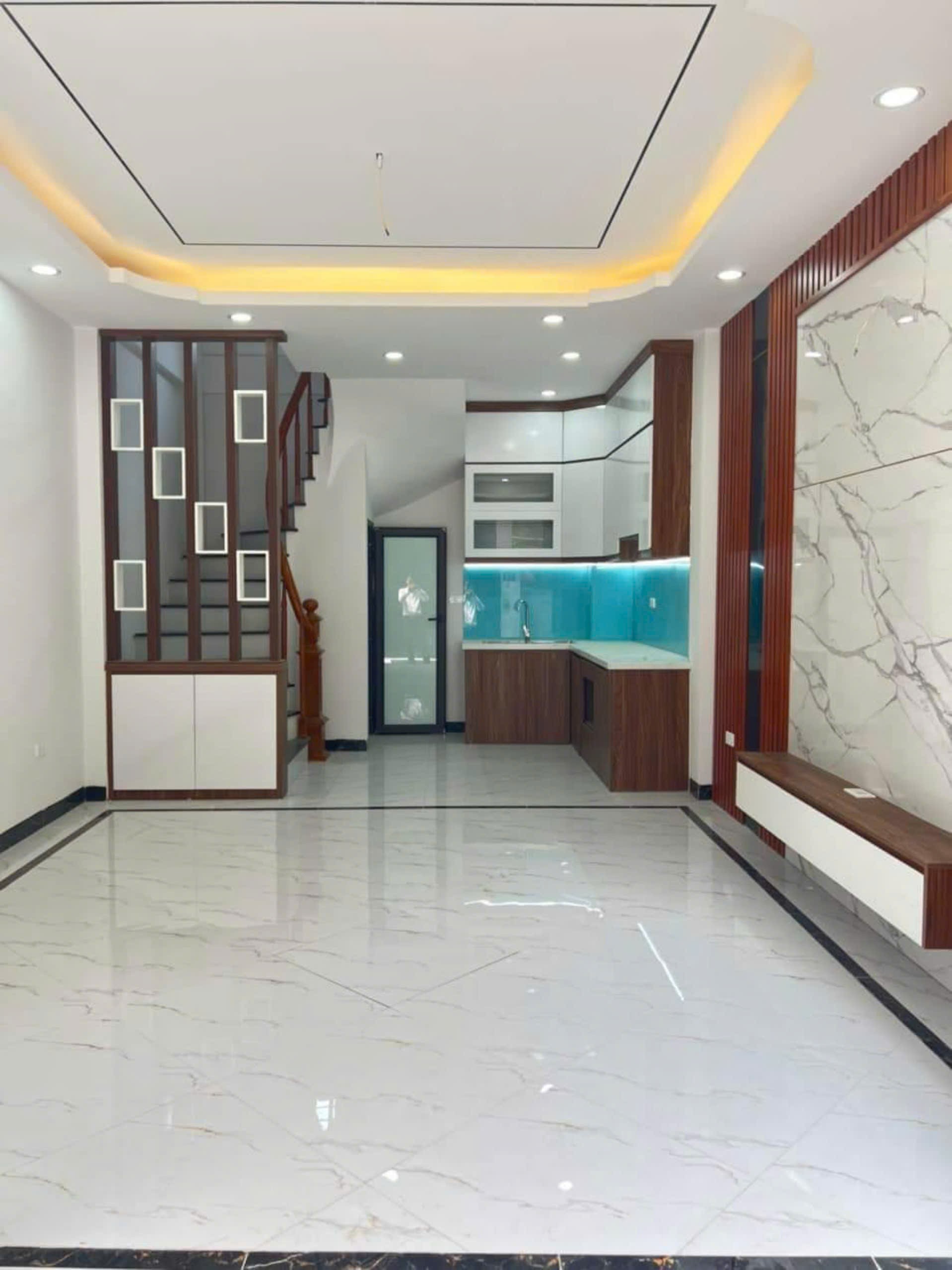 Bán nhà Đại Tự, Kim Chung 30m2, xây 5 tầng. Cách 30m đến Chợ, 620m đến Phố Huyện Hoài Đức 2