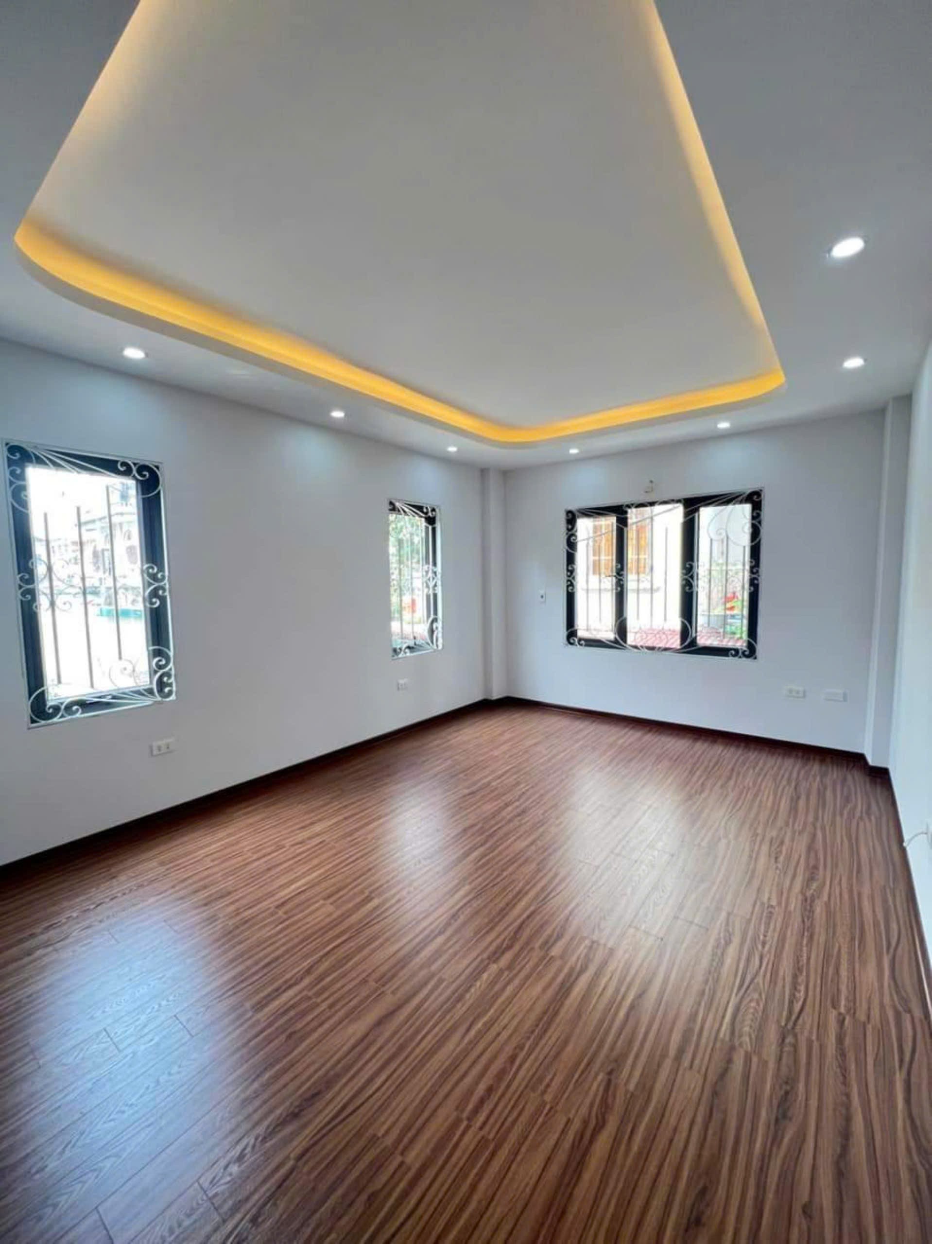 Bán nhà Đại Tự, Kim Chung 30m2, xây 5 tầng. Cách 30m đến Chợ, 620m đến Phố Huyện Hoài Đức 3