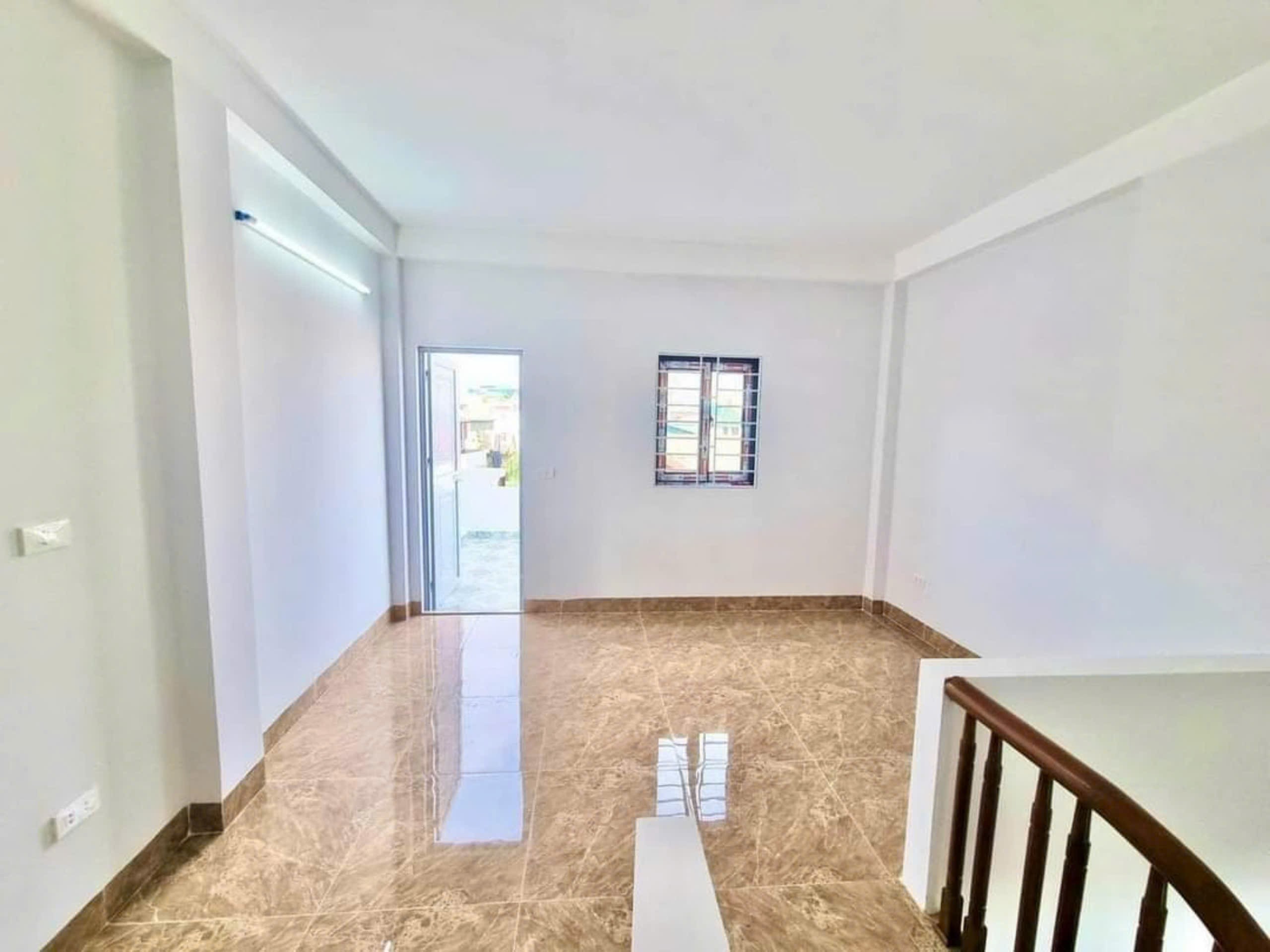 Bán nhà Đại Tự, Kim Chung 30m2, xây 5 tầng. Cách 30m đến Chợ, 620m đến Phố Huyện Hoài Đức 4