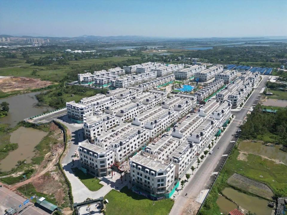 Bán căn Liền kề Vinhomes Móng Cái Golden Avenue, Hỗ trợ NH: 3 năm không lãi, 4 năm không gốc 5