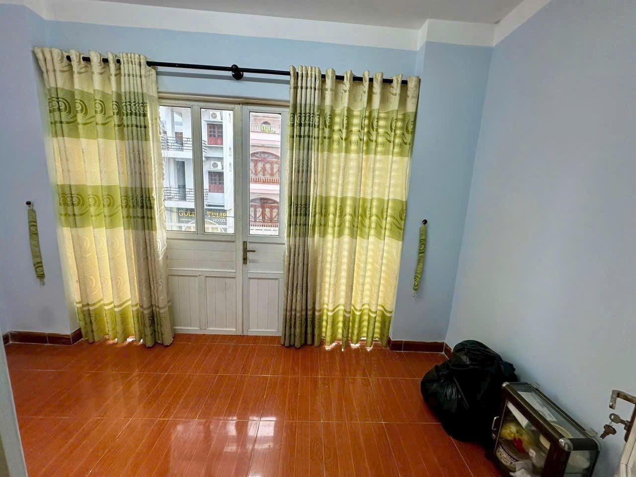 Bán nhà mặt tiền bàn cờ kinh doanh đường Lê Quý Đôn dt 27,8m2 Giá bán 4.5  tỷ Lh: 0988907857 e Hồng