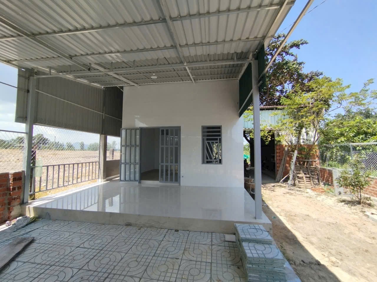 bán đất vườn 1000m2 có sẵn 200m2 thổ cư, Tân Phước, LaGi, Bình Thuận. Giá 2 triệu/1m2