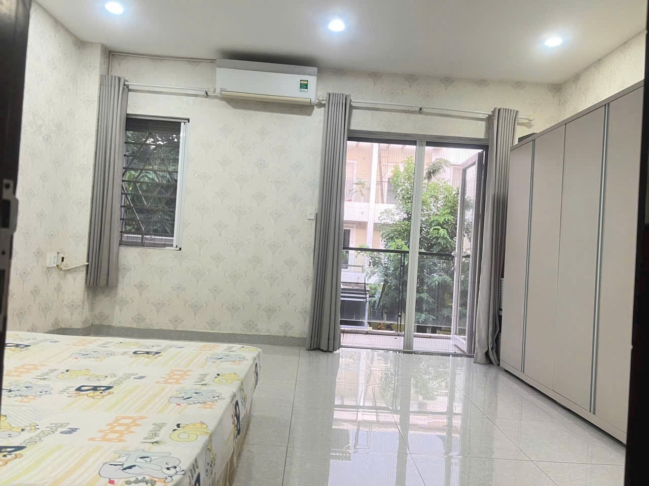 Cho thuê Nhà mặt tiền Phường Phú Hữu, Quận 9, Diện tích 119m², Giá Thương lượng 3