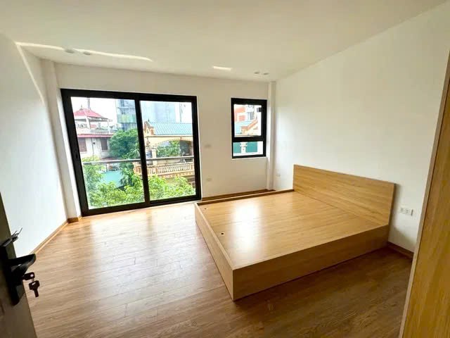 NAHF MƯỚI ĐẸP LUNG LINH ,BÁT KHỐI, LONG BIÊN3, 30M2, 5 TẦNG,,MẶT TIỀN 4.3M, 5.6  TỶ. 2