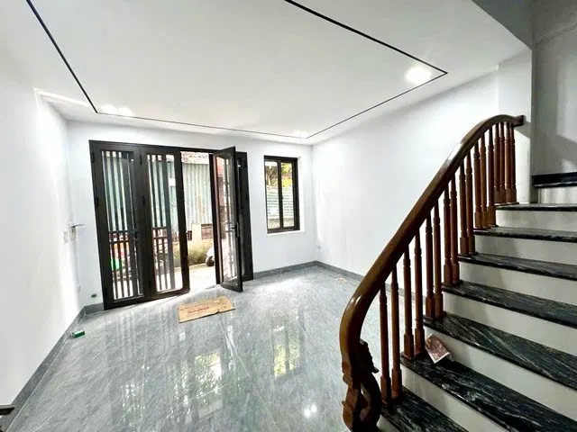 NAHF MƯỚI ĐẸP LUNG LINH ,BÁT KHỐI, LONG BIÊN3, 30M2, 5 TẦNG,,MẶT TIỀN 4.3M, 5.6  TỶ. 5