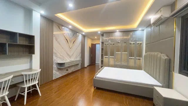 NHÀ ĐẸP Ở LUÔN, Ô TÔ NGỦ TRONG NHÀ, 50M2,7 TẦNG, MẶT TIỀN 4M, 14.5 TỶ.NGỌC LÂM- LONG BIÊN. 4