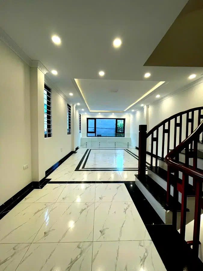 NHÀ MỚI PHỐ NGỌC TRÌ- LONG BIÊN, 40M2, 6 TẦNG- THANG MÁY, MT4M, 9 TỶ.