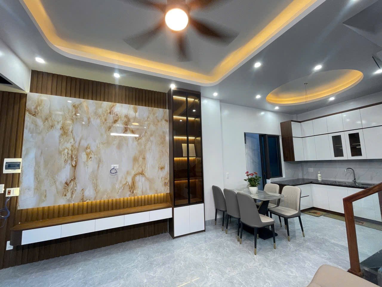 Bán nhà 3 tầng ngõ phố Tống Duy Tân, ph Ngọc Châu, TP HD, 40m2, mt 4.8m, 3 ngủ, 2.55 tỷ