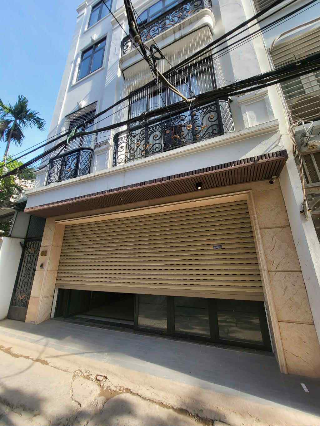 nhà đẹp Hồng Tiến, 65m x 5 tầng, mặt tiền 7.4m, gara ôtô, phong cách indochina