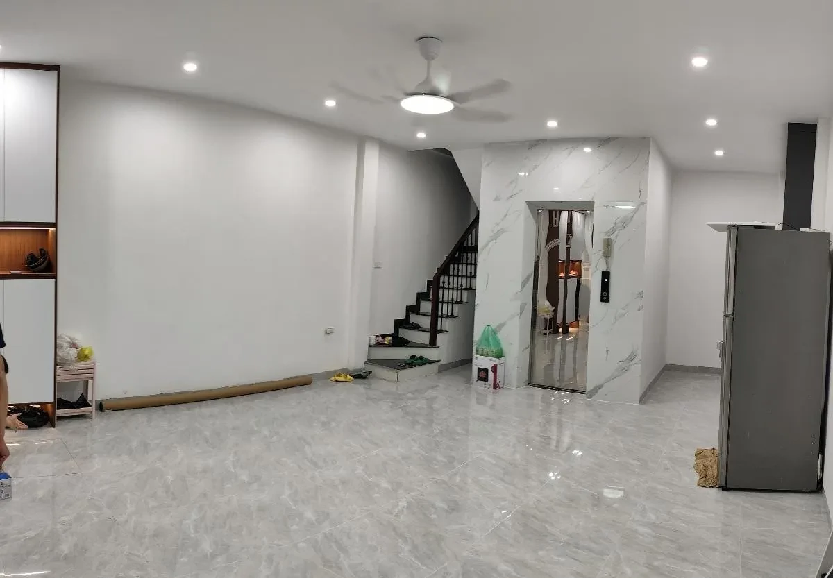 Bán Nhà Đội Cấn 39m2 7 tầng. mặt tiền 4.8m. giá 12 Tỷ Ba Đình Hà Nội . 3