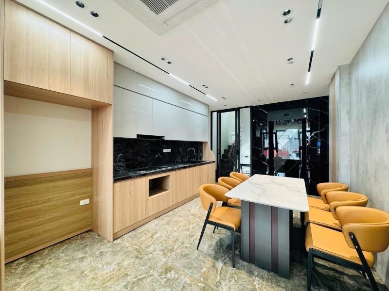 NHÀ ĐẸP Ô TÔ ĐỖ CỬA Phố Nguyễn Văn Cừ  42m2 X 7 Tầng Mặt tiền 3.8m  17.5 Tỷ Long Biên. 4