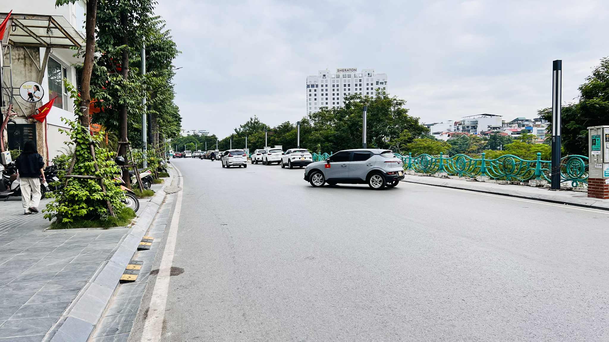 bán nhà mặt phố Xuân Diệu, 8 tầng, thông sàn kinh doanh 2